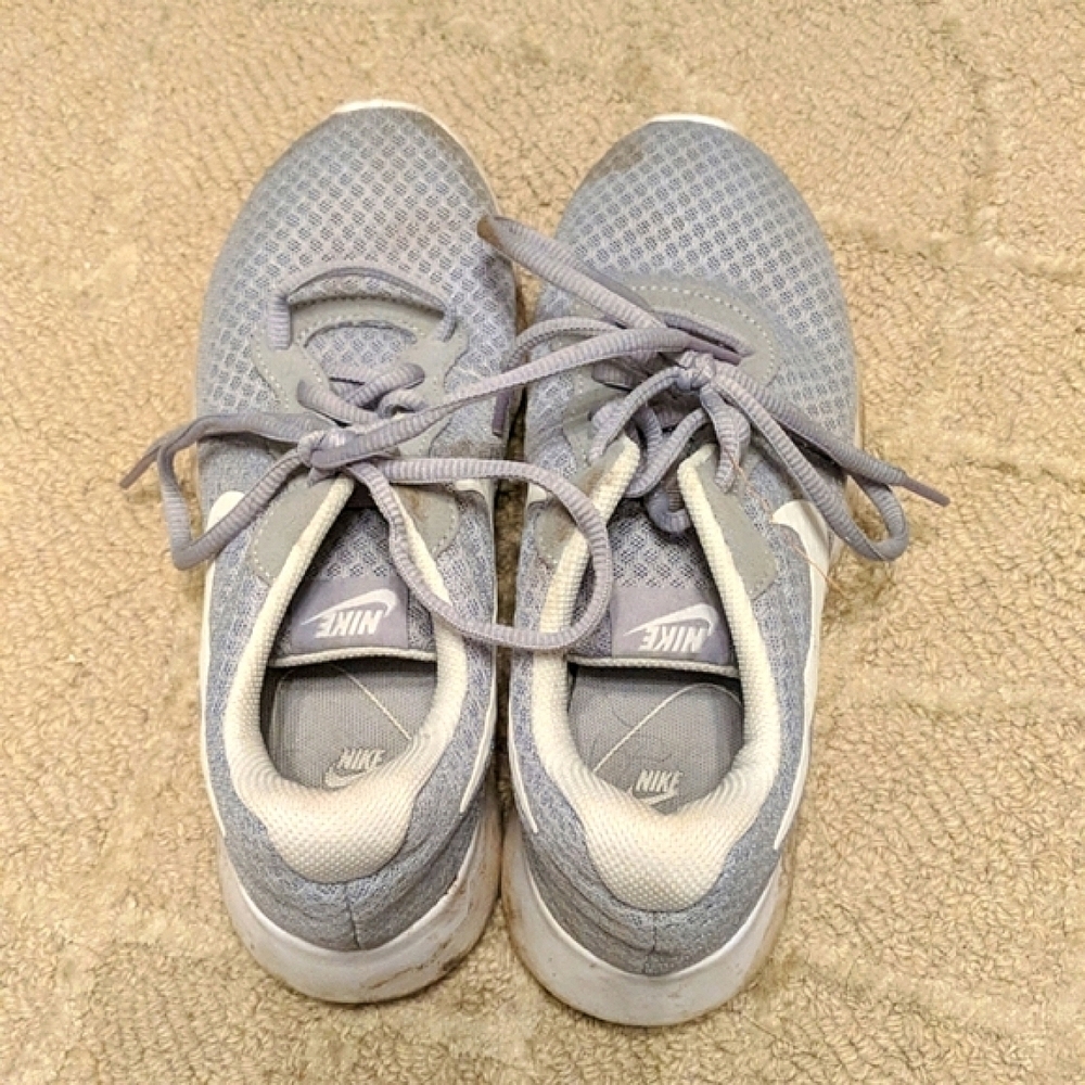 Size 6.5 women's Nike Tennis Shoes Used Sneakers